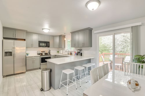 7 Mi to Dtwn: Family-friendly Abode in Seattle!