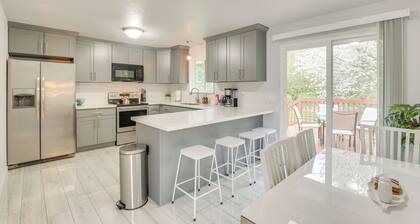 7 Mi to Dtwn: Family-friendly Abode in Seattle!