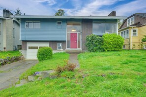 House (5 Bedrooms) | Interior - 7 Mi to Dtwn: Pet-friendly Abode in Seattle! (Seattle)