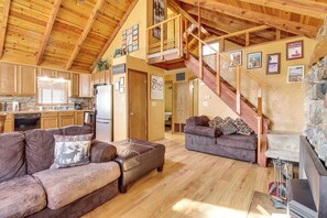 Interior - Ski, Hike & Relax: Forest-view Haven in Lakeside! (Lakeside)