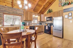 Interior - Ski, Hike & Relax: Forest-view Haven in Lakeside! (Lakeside)