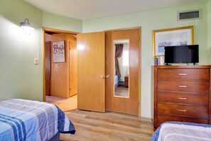 Interior - Ski, Hike & Relax: Forest-view Haven in Lakeside! (Lakeside)