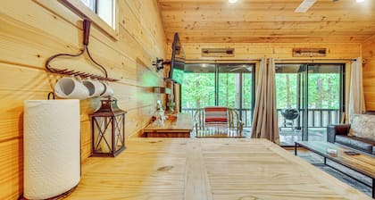 3 Mi to Beavers Bend State Park: Hot Tub Haven!