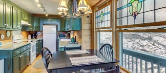 Ellijay Cabin 7 Mi to Dtwn: Hot Tub & Mtn Views