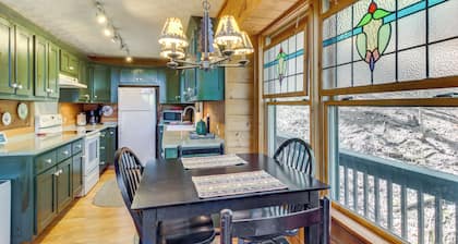 Ellijay Cabin 7 Mi to Dtwn: Hot Tub & Mtn Views