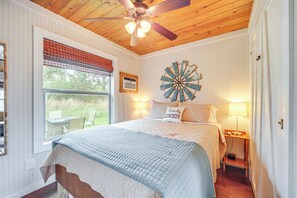 House (2 Bedrooms) | Interior - 8 Mi to Dtwn Wimberley: Cabin Retreat on 5 Acres! (San Marcos)