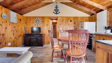 Cottage (2 Bedrooms) | Interior