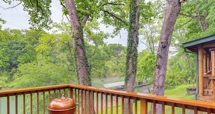 Deck & Views: Little Red River Retreat!