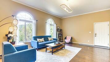 House (2 Bedrooms) | Interior