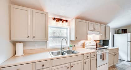 Walk to Dtwn Greensburg: Charming Unit w/ Deck!