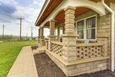 6 Mi to Rabbit Hash: Rural Home w/ 2 Porches