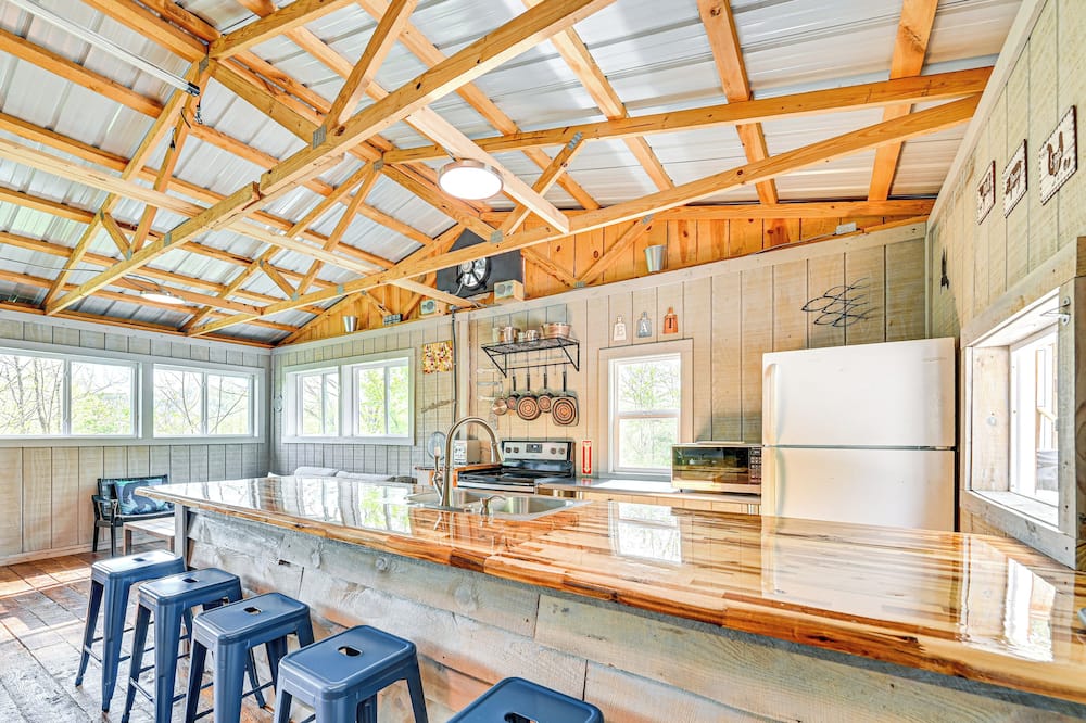 Secluded on 10 Acres: Livingston Getaway w/ Sauna! - Wood Creek Lake, KY