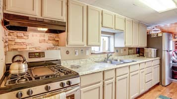 House (2 Bedrooms) | Interior