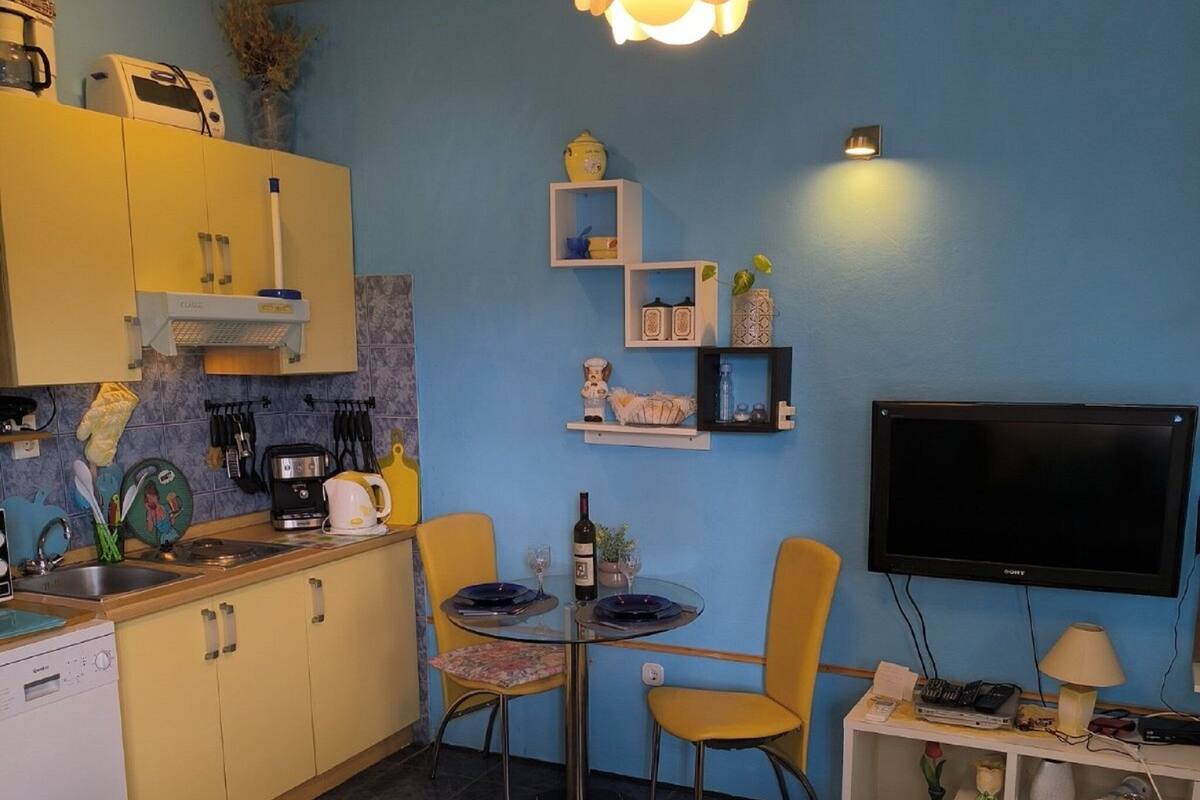 Apartment (One-Bedroom Apartment With Terrace An) | Living room | 32-inch flat-screen TV with cable channels