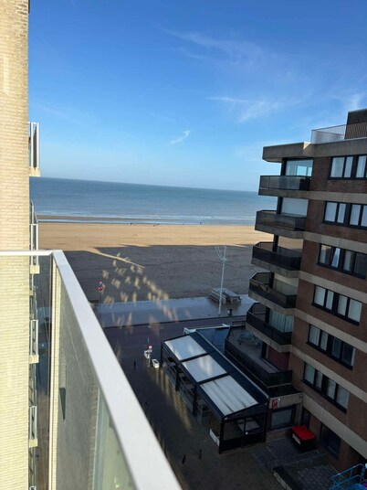 Huswell - Beachfront Apartment With sea View