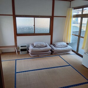 Interior - Kaen - flower border (阿蘇市)