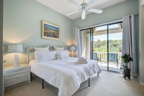 3 slaapkamers, een strijkplank/strijkijzer, gratis wifi, beddengoed