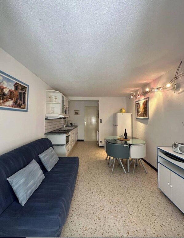 Smart TV, books - Plage du Môle, center of Cap d'Agde, all shops, all activities (Agde)