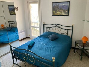 1 Schlafzimmer, Zimmersafe, Schreibtisch, Reisekinderbett