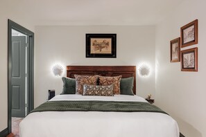 6 bedrooms, desk, iron/ironing board, free WiFi