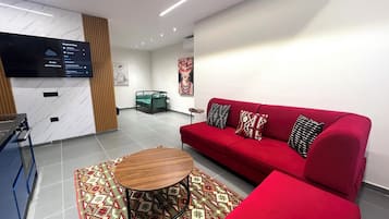 Comfort Studio Suite, City View | Living area