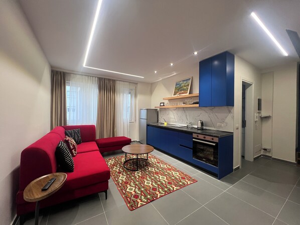 Comfort-Studiosuite, Stadtblick | Schreibtisch, laptopgeeigneter Arbeitsplatz, schallisolierte Zimmer