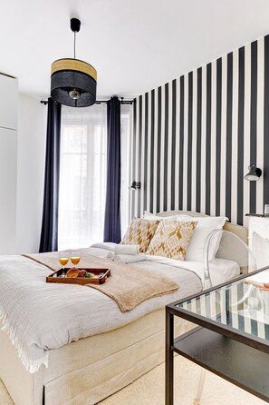 Room - Chic 1BR by Eiffel Tower & Champ de Mars (Paris)