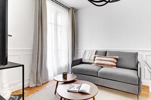 Apartment, 1 Double Bed with Sofa bed, Non Smoking, Courtyard View | Living area | 40-inch Smart TV with satellite channels