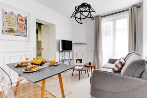 Apartment, 1 Double Bed with Sofa bed, Non Smoking, Courtyard View | Living area | 40-inch Smart TV with satellite channels - Chic 1BR by Eiffel Tower & Champ de Mars (Paris)