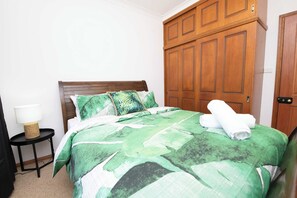 2 多间卧室、熨斗/熨 衣板、WiFi