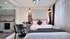 Egyptian cotton sheets, premium bedding, down duvets, minibar - Marblanco Hotel (Istanbul)