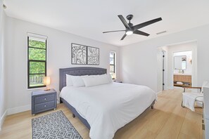 3 Schlafzimmer, Schreibtisch, Bügeleisen/Bügelbrett, Reisekinderbett