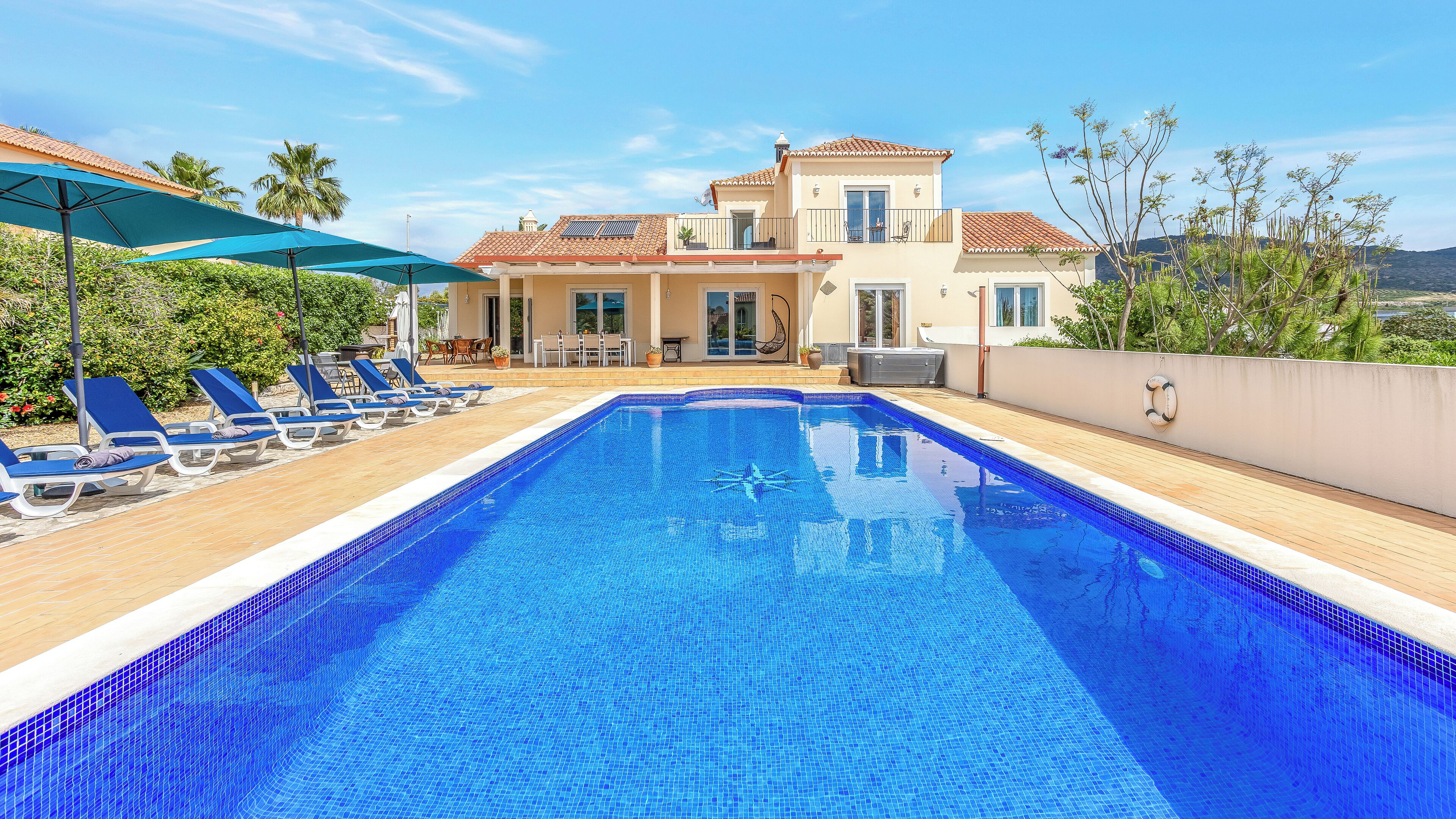 Piscine extérieure, piscine chauffée