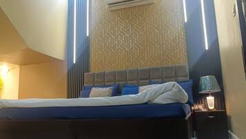 Standard Room | Iron/ironing board, free WiFi
