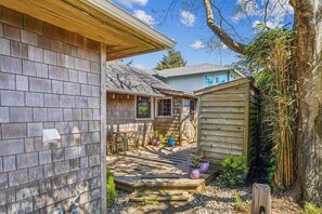 Exterior - The Harrison Inn Artist`s Cottage - New Listing! (Cannon Beach)