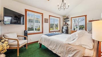 Een strijkplank/strijkijzer, wifi, beddengoed