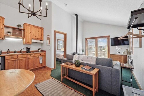 The Harrison Inn Blue Sky Suite - New Listing!