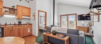 The Harrison Inn Blue Sky Suite - New Listing!