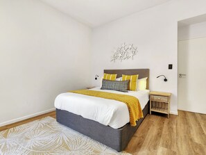 1 slaapkamer, een strijkplank/strijkijzer, gratis wifi, beddengoed