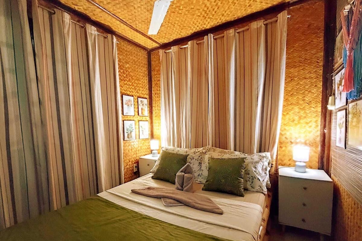 Bureau, espace de travail pour ordinateur portable, Wi-Fi gratuit