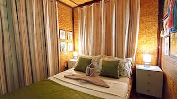 Schreibtisch, laptopgeeigneter Arbeitsplatz, kostenloses WLAN