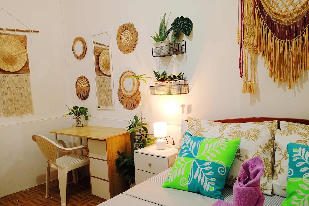 Comfort Room, Garden View (Standard Double Room with Fan) | 1 bilik tidur, meja, ruang kerja komputer riba, Wi-fi percuma