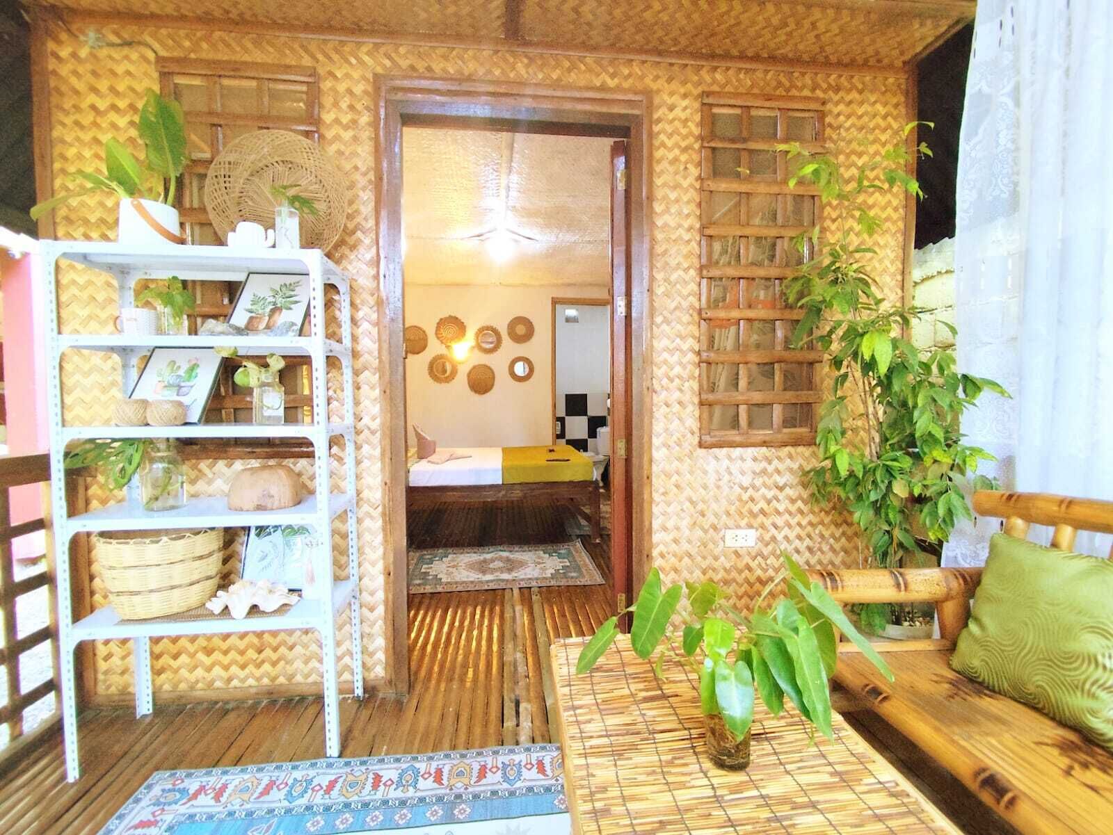 Kabin Bulan Madu | Meja kerja, ruang kerja ramah laptop, Wi-Fi gratis, dan seprai linen