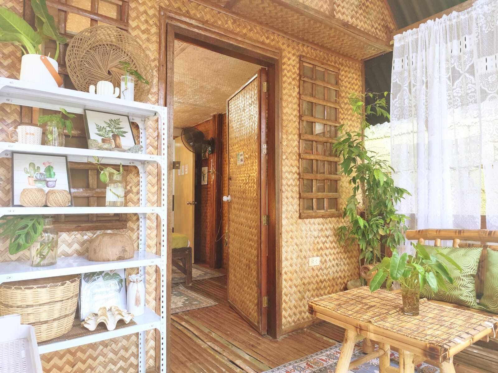 Kabin Bulan Madu | Meja kerja, ruang kerja ramah laptop, Wi-Fi gratis, dan seprai linen