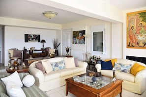 TV, fireplace - Oka Aqua Paradise - Panoramic Seaview with Pool (Drepano)