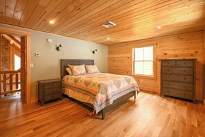 5 bedrooms, desk, free WiFi - **BRAND NEW** Incredible Luxury Log Home Elevated Above Sebago Lake (Naples)