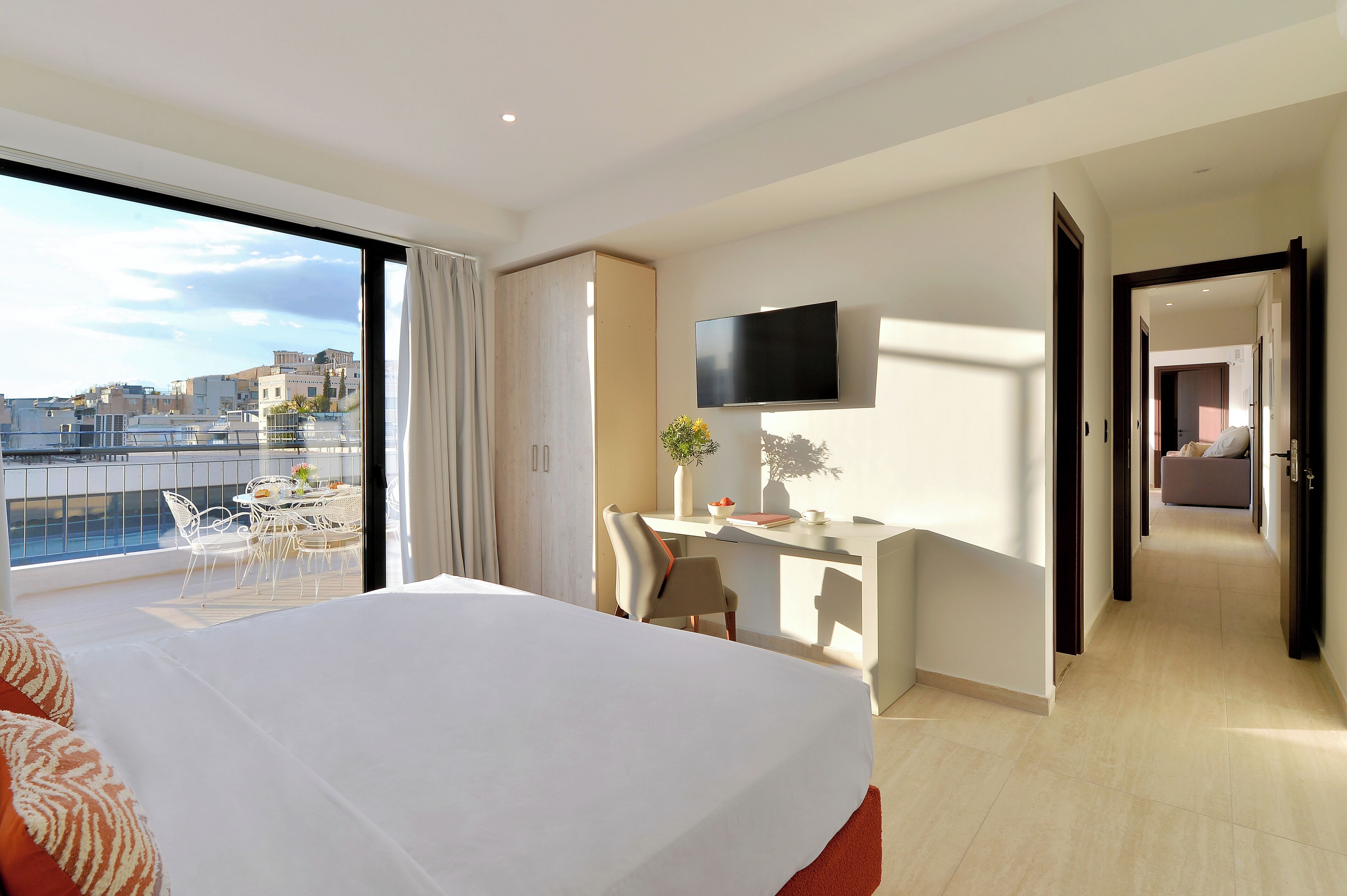 Apartamento, vistas a la ciudad | 3 dormitorios, caja fuerte, cortinas opacas