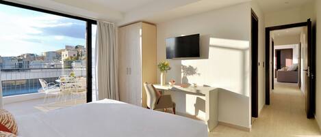 Appartement, vue ville | 3 chambres, coffres-forts dans les chambres, rideaux occultants