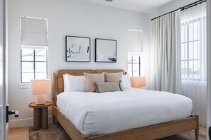 8 chambres, fer et planche à repasser, Wi-Fi, draps fournis