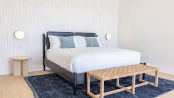 8 bedrooms, iron/ironing board, WiFi, bed sheets